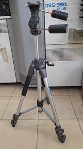 Camera tripod