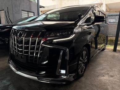 Toyota Alphard SC in KLCC, KUL