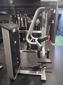 gym equipment twisting waist 