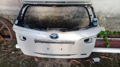 bonnet belakan Toyota wish
