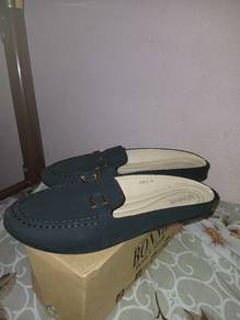 Flat shoes 