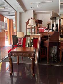 ASHLEY FURNITURE Florrilyn Traditional CARVED SIDE