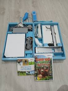 nintendo wii full set with free 2 disc game