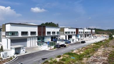 Warehouse / Factory For Sale in Bukit Beruntung,SGR