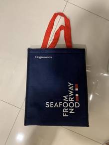 Hand carry cooler bag