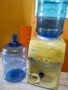 Used Bottle-type Dispenser. D1