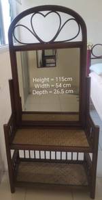 Rattan portable make up table