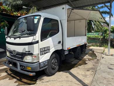 11 HINO WU300R 10ft Box Taillift Low mileage 26km