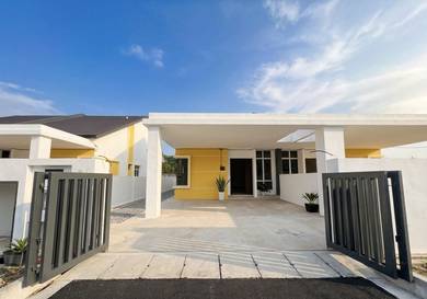 Semi-Detached House For Sale in Lunas,KDH