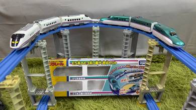 E5 Hayabusa & E3 Akita Komachi (wth box) - Plarail