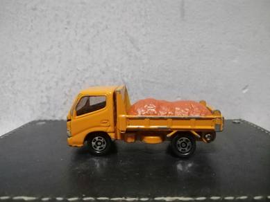 Vintage Tomica Toyota Dyna Lorry