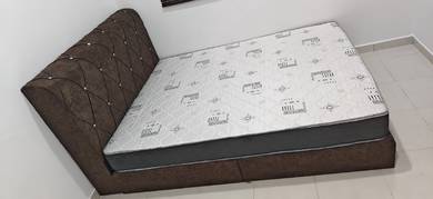 Bedframe with 8inch mattress 