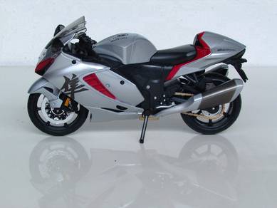 Maisto 1-12 Suzuki Silver Diecast MOTORCYCLE BIKE