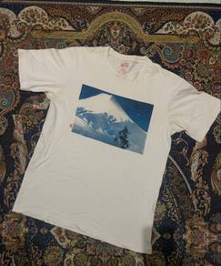 Uniqlo Tee Mount Fuji