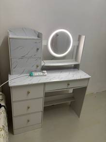 Meja Make up (Berlampu)