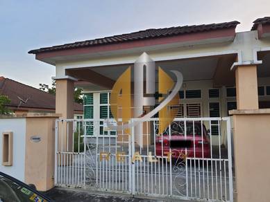 Semi-Detached House For Sale in Sik,KDH