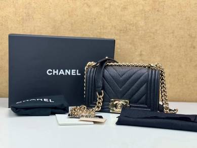 Chanel A67085 Boy Small Shoulder Bag