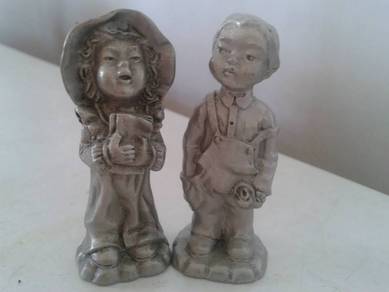 Boy & Girl Pewter Figurine