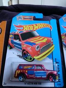 Hotwheels '67 Austin Mini Van red not Tomica