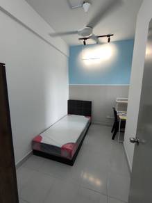 Room in Kota Kemuning, SGR