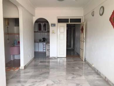 Condominium For Sale in Taman Lone Pine