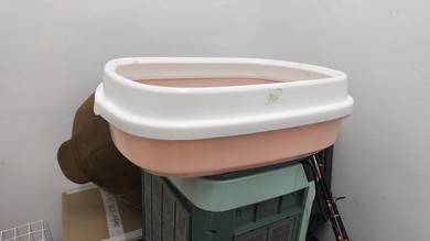Cat litter box