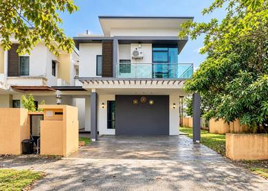 Semi-Detached House For Sale in Shah Alam,SGR