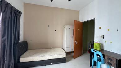 Condominium For Rent in The Hamilton