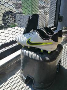 Kasut bola Nike