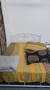 queen size bed with mattress