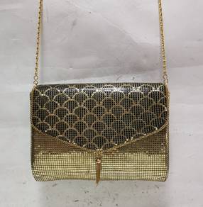 Vintage Gold Mesh Metalic Shoulder Chain Clutch Ha