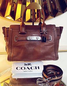 Authentic COACH Swagger 27 Cross Body Bag❤️