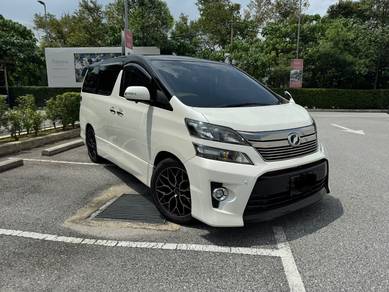 Toyota Vellfire Z GOLDEN EYES in Damansara, KUL