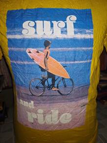 Sinsay Men's "Surf and Ride" Graphic T-Shirt.