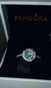classic round-cut halo Pandora 