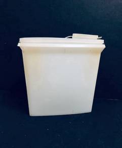 Vintage Tupperware Cereal Container - USA- 1980s