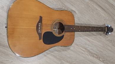 Gitar akustik