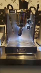 The machine is a Milesto EM30 model, and the grind