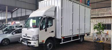 Hino xzc730 18fit box tail lift 2024 local