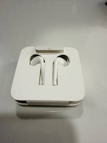 Apple earphones Lightning Connector type