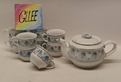 Vintage Porcelain teaset
茶具一套（一个茶壶9个杯）