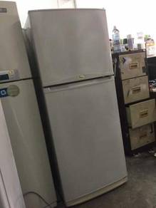 Peti Ais Fridge Whirlpool Refrigerator Freezer