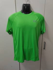 ITEM BARU_T-Shirt UNDER ARMOUR size M Green Color