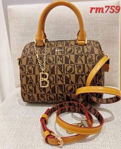 bonia