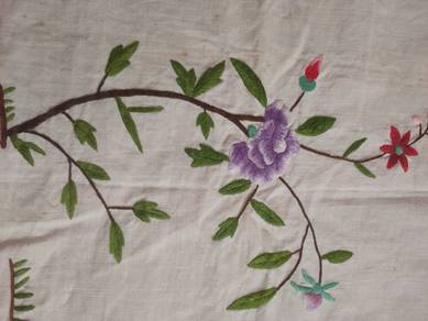 BeautifullyHandEmbroidered1960s14.75inX34FaintSpot