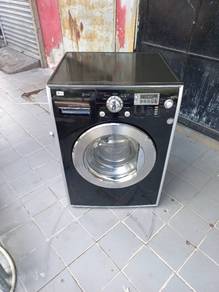LG 2in1 front load hot washer with dryer 8/4-kgs