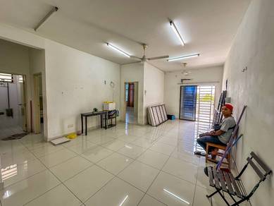 Condominium For Sale in Kristal View