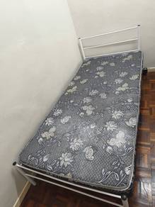Katil bujang & tilam utk dijual. Good condition.