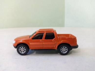 Maisto Ford Sport Trac Truck