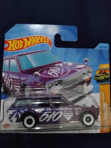 hotwheels 71 Datsun Bluebird Wagon short card